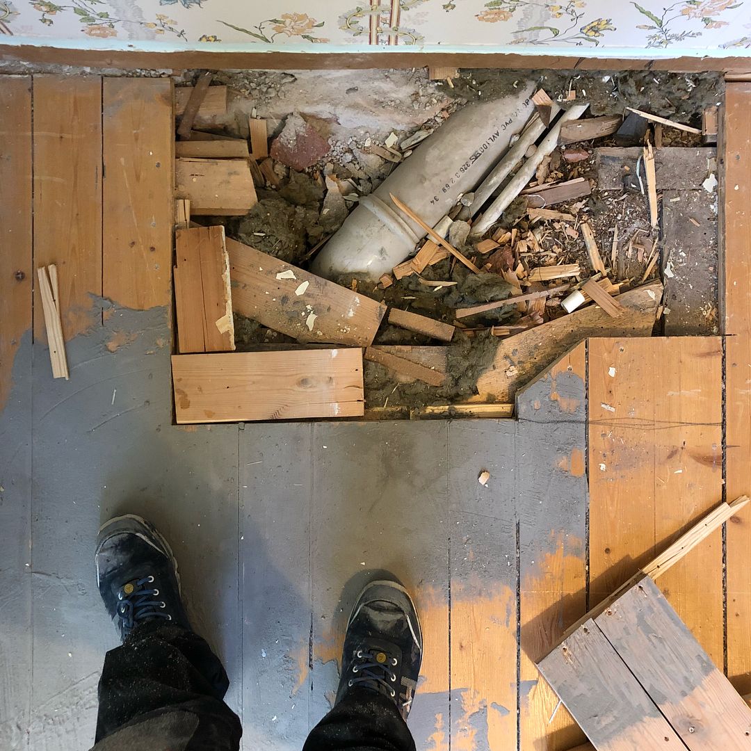 Opbrydning af gulv inden reparation