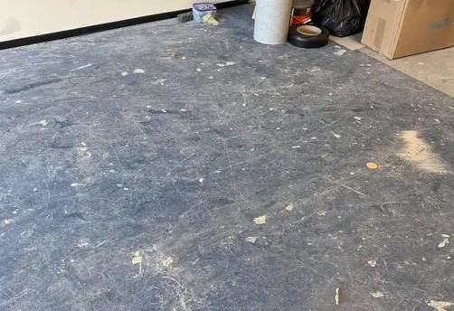 Afslebet bord, klar til behandling.